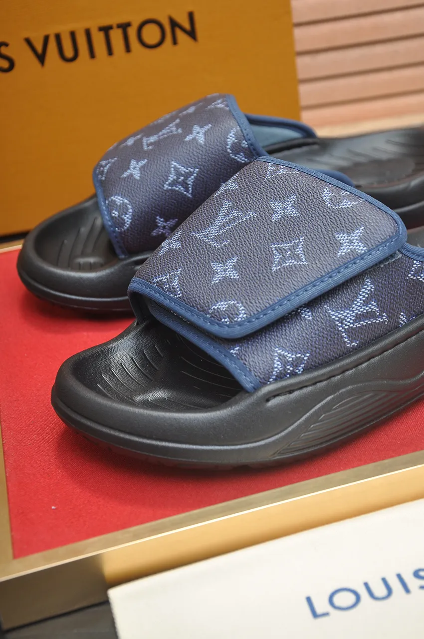 Men's men's shoes 💰340💶 [Louis Vuitton LV slippers] (high-end cowhide) counter 1:1 fashion style, a must-have for summer! The designer used LV’s iconic outsole. The original simple slippers instantly become fashionable! The upper is made of flexible special cowhide leather straps alternately, and the workmanship is exquisite! A must-have for stylish men in summer, size 38-45 (45 customized)